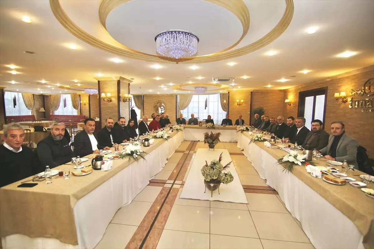 KEFEK Başkanı Çiğdem Erdoğan, Sakarya'da gazetecilerle buluştu