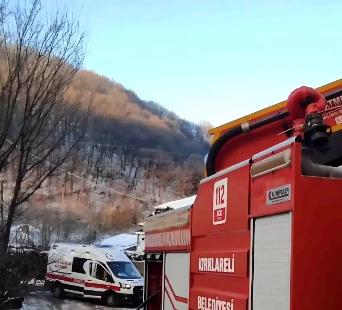 Kırklareli'nde korkutan yangın: 2 ev zarar gördü