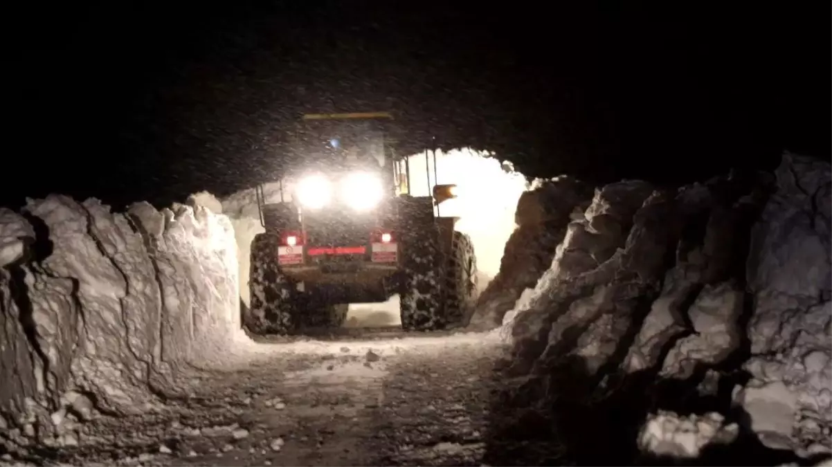Köyde rahatsızlanan kadın için ekipler seferber oldu