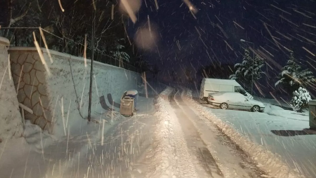 Ladik Belediyesinin karla mücadele çalışmaları sürüyor