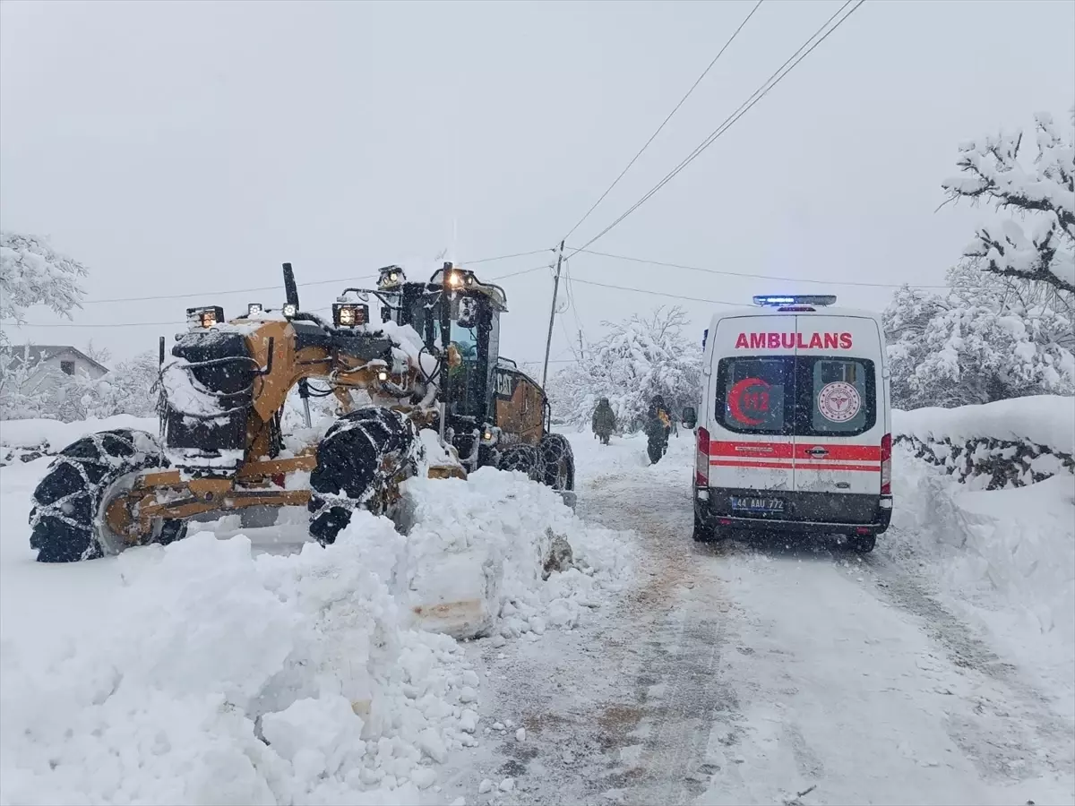 Malatya'da ulaşıma kapanan 86 mahallenin yolu açıldı