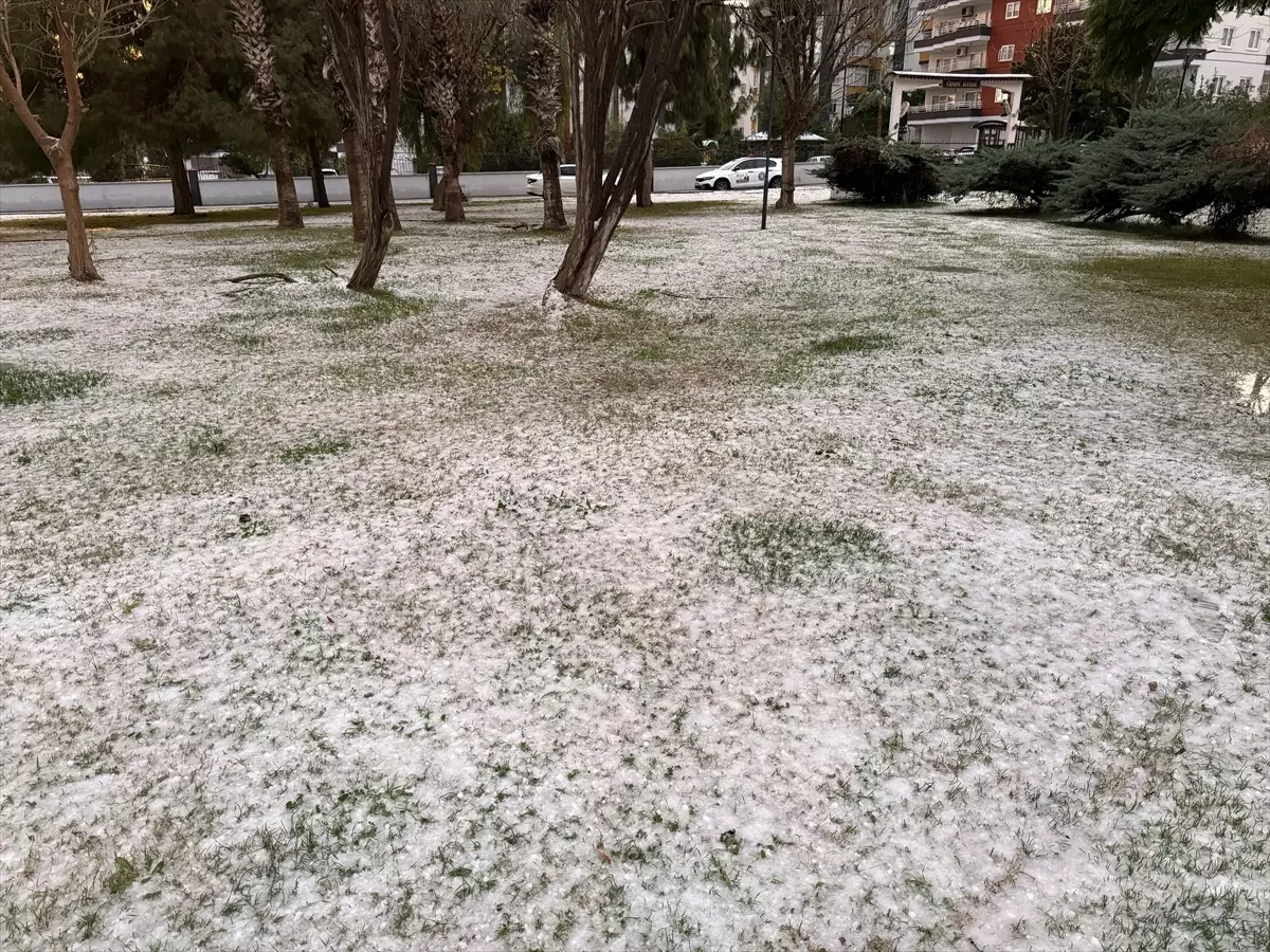 Mersin'de dolu etkili oldu