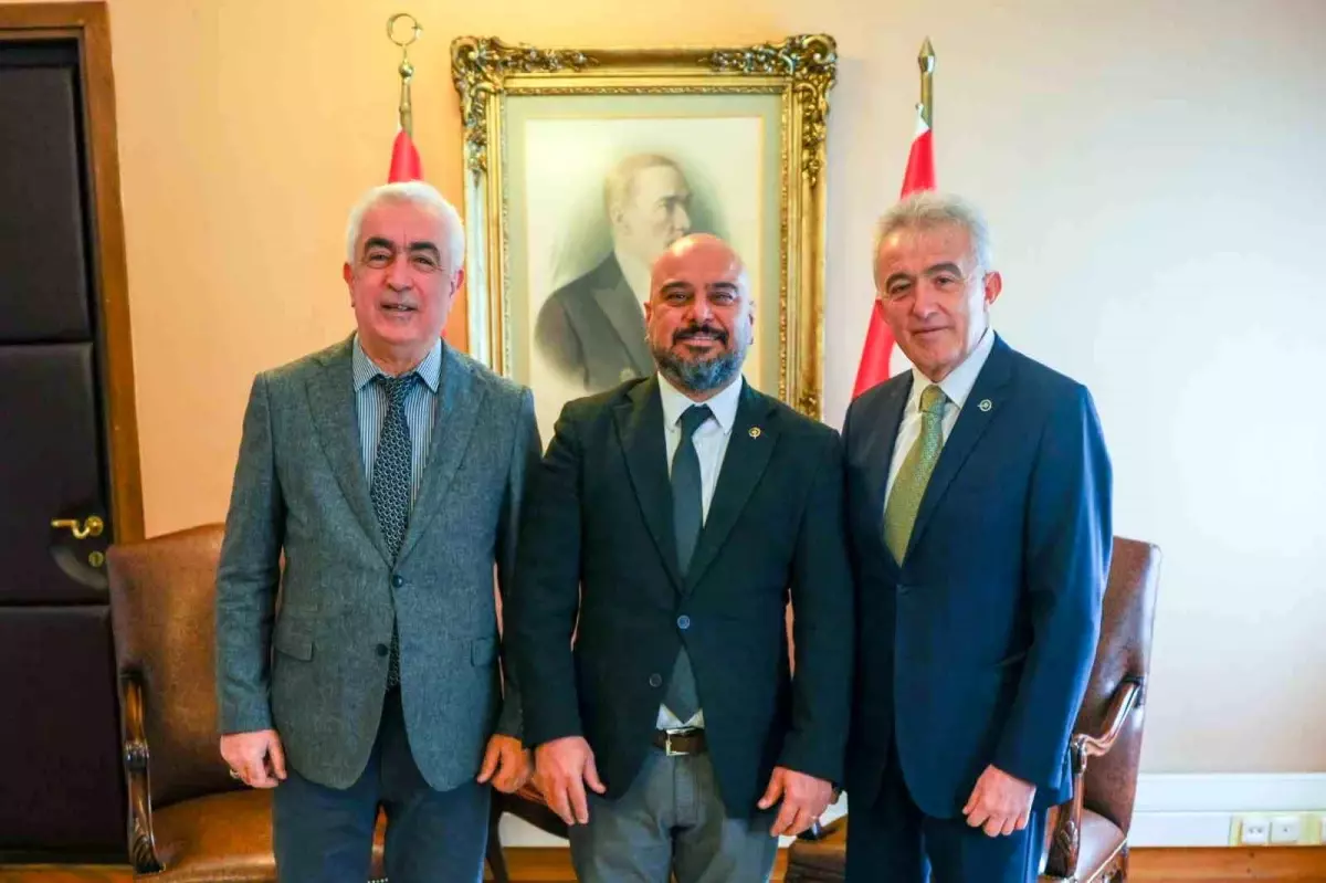 MHP Lideri Bahçeli, TFMD heyetinin fotoğrafını bizzat çekti