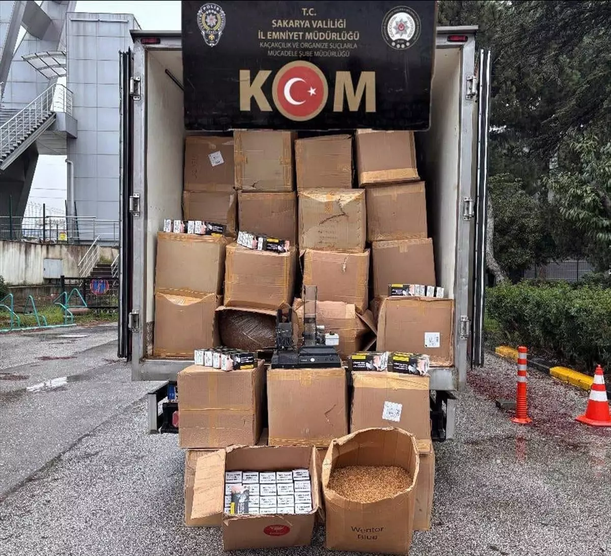 Sakarya'da ahırda 2 tondan fazla kaçak tütün ele geçirildi