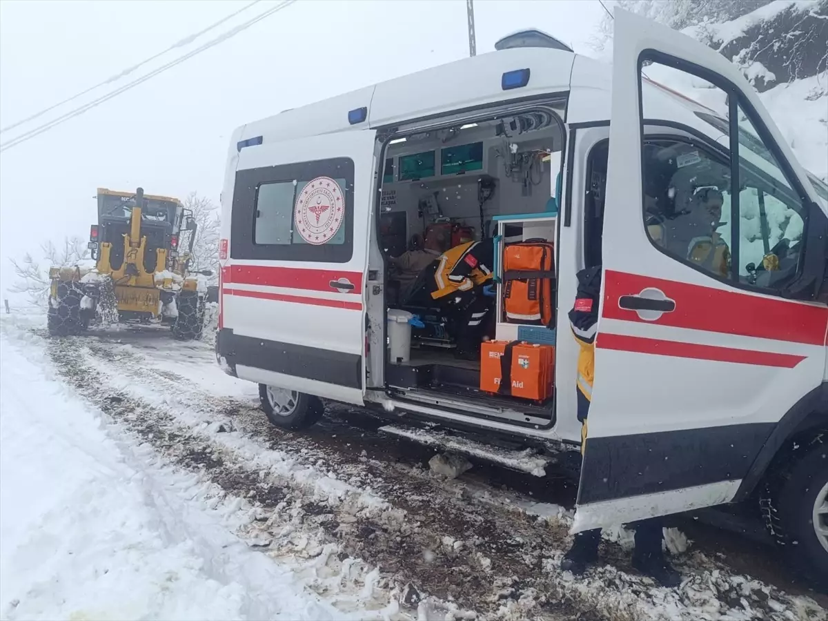 Tokat'ta sağlık ekiplerinin karla mücadelesi