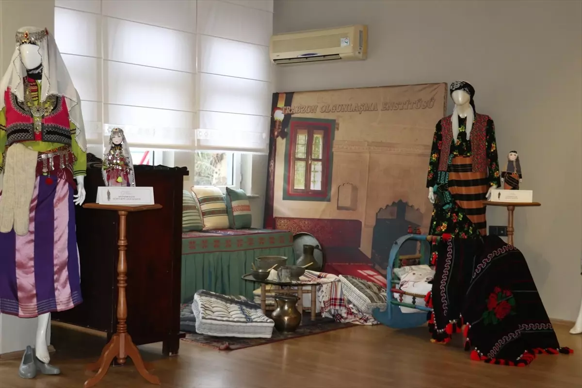 Trabzon'un yöresel kıyafetlerinden oluşan sergi açıldı