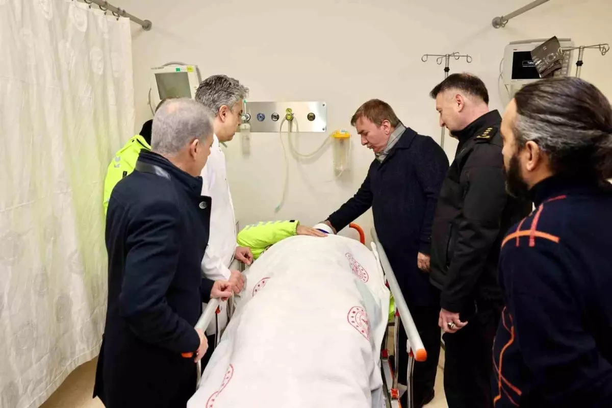 Vali Aydoğdu'dan yaralı polis memurlarına hastane ziyareti