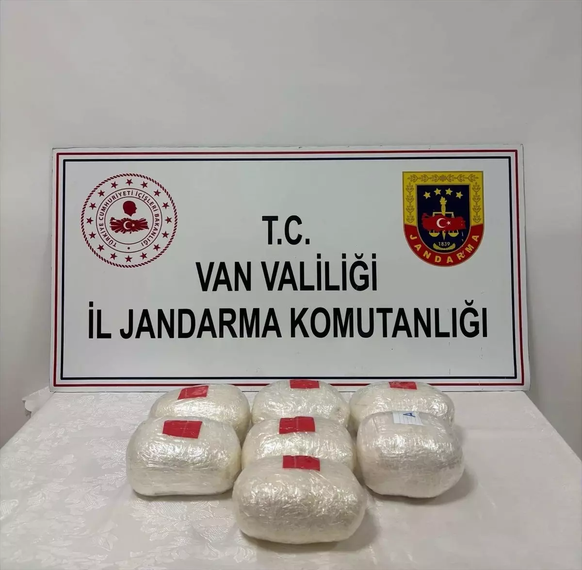 Van'da 7 kilo 270 gram sentetik uyuşturucu ele geçirildi
