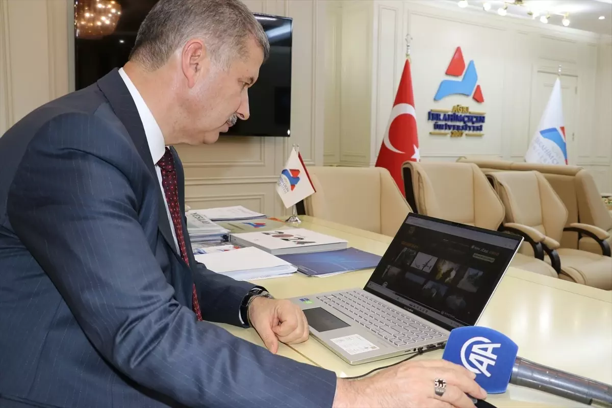 Ağrı İbrahim Çeçen Üniversitesi Rektörü Prof. Dr. Gülçin, AA'nın 'Yılın Kareleri' oylamasına katıldı