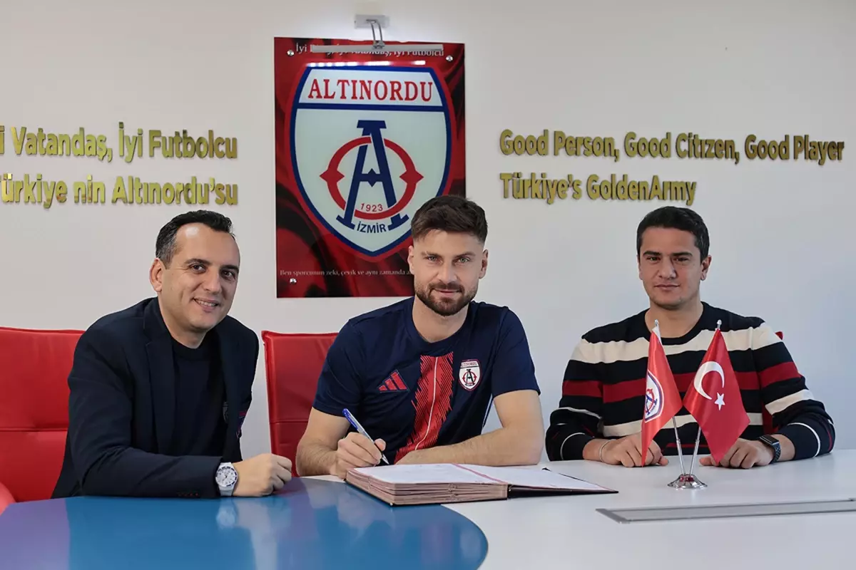 Altınordu'dan iki imza daha