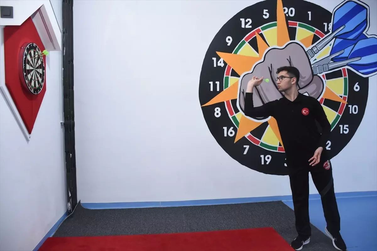 Avrupa şampiyonu Tuğraner Boylu, dart sporunda dünya şampiyonluğu için çalışıyor