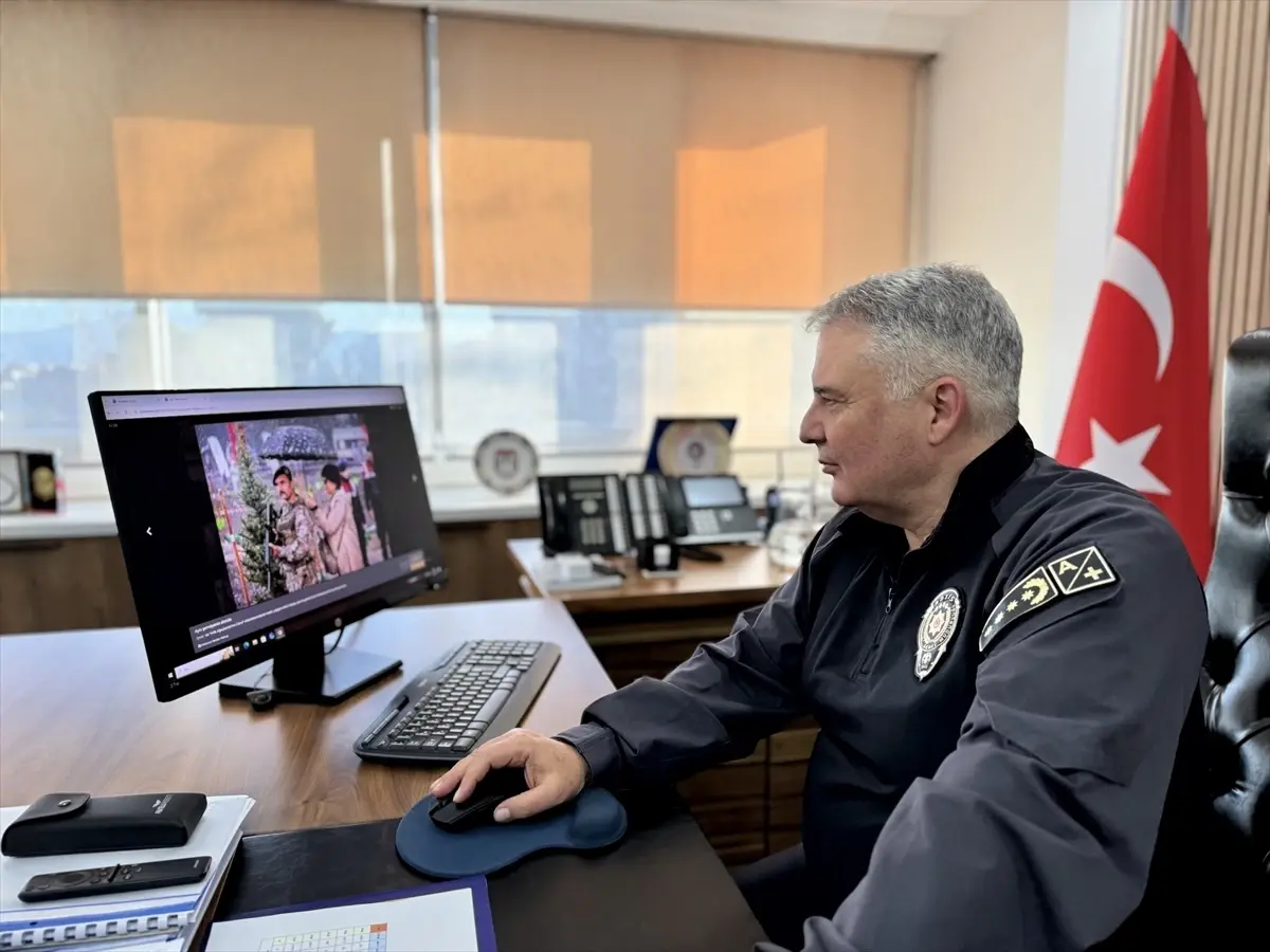 Aydın İl Emniyet Müdürü Erdoğan, AA'nın "Yılın Kareleri" oylamasına katıldı