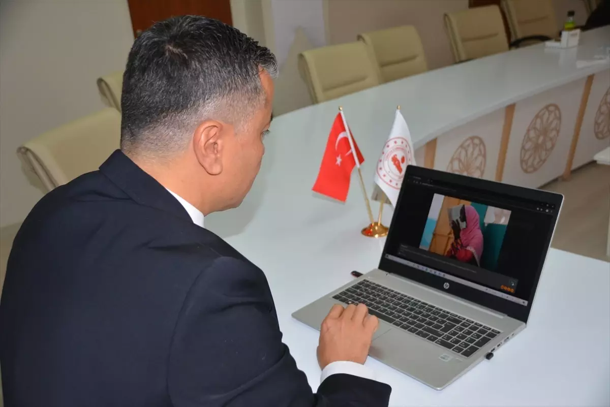 Banaz Kaymakamı Emeç, AA'nın "Yılın Kareleri" oylamasına katıldı