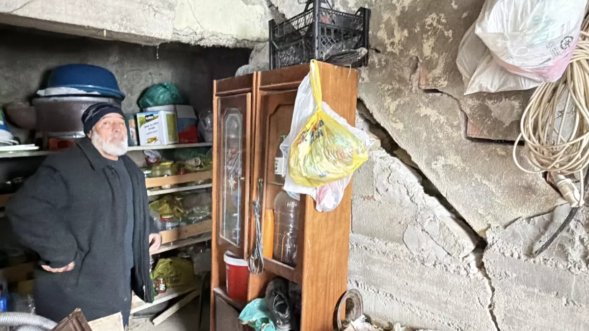 Bartın'da heyelan; 16 evin duvarlarında çatlaklar oluştu