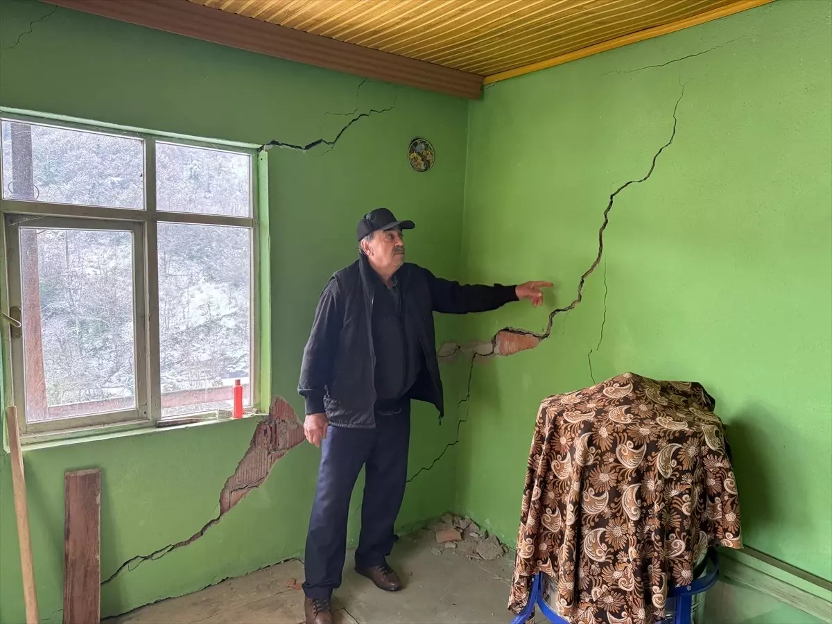 Bartın'da heyelan nedeniyle 15 evde çatlaklar oluştu