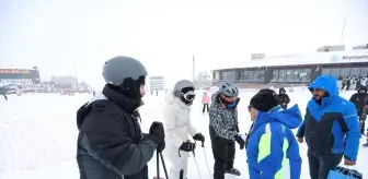 Başkan Büyükkılıç, Erciyes'te kayakseverlerle bir araya geldi
