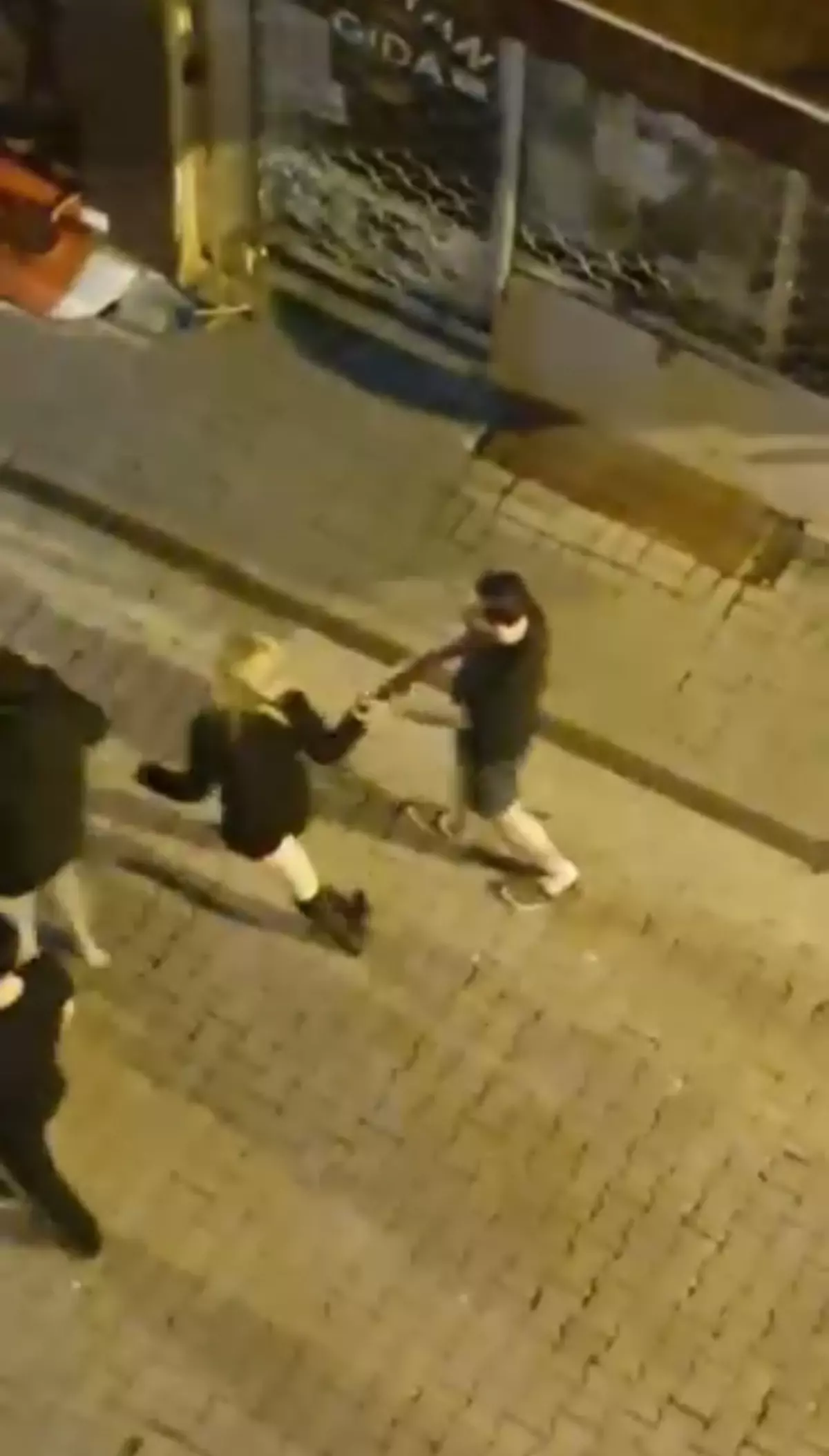 Beşiktaş'ta sevgilisi otel ücretini ödemeden kaçtı; kadın otel görevlisiyle birbirine girdi