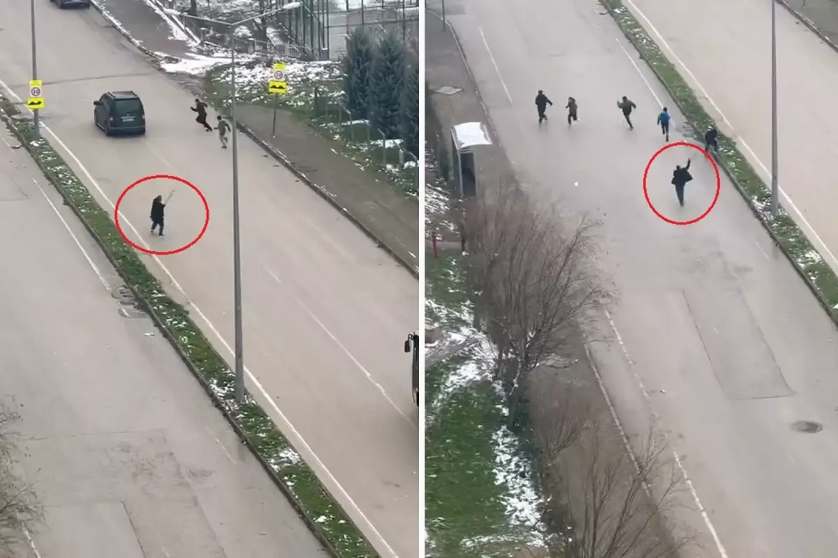 Bursa'da özel halk otobüsü şoförü çocukları sopayla kovaladı