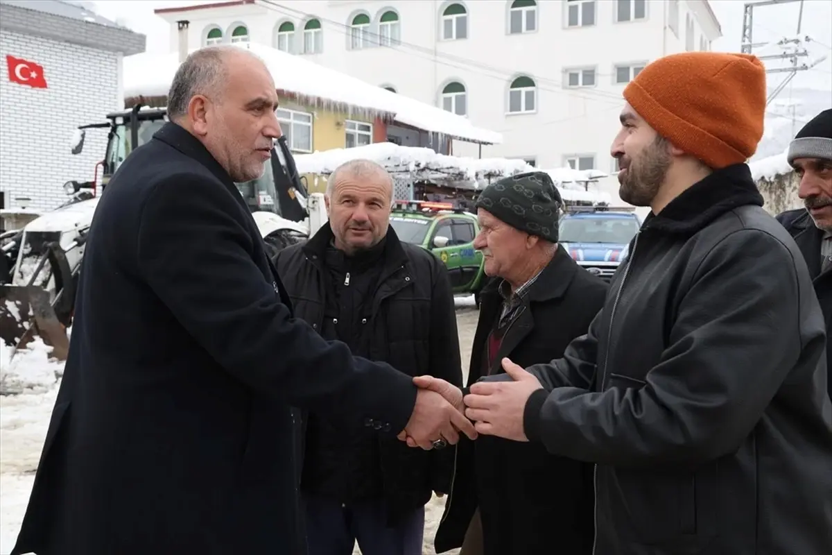 Canik'te karla mücadele çalışmaları sürüyor