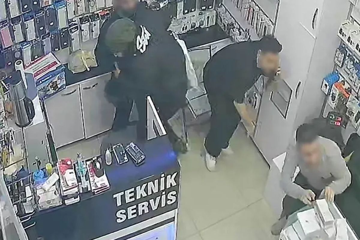 Doğubank'ta iş yerine ateş açan şüpheli yakalandı; silahlı saldırının yeni görüntüleri ortaya çıktı
