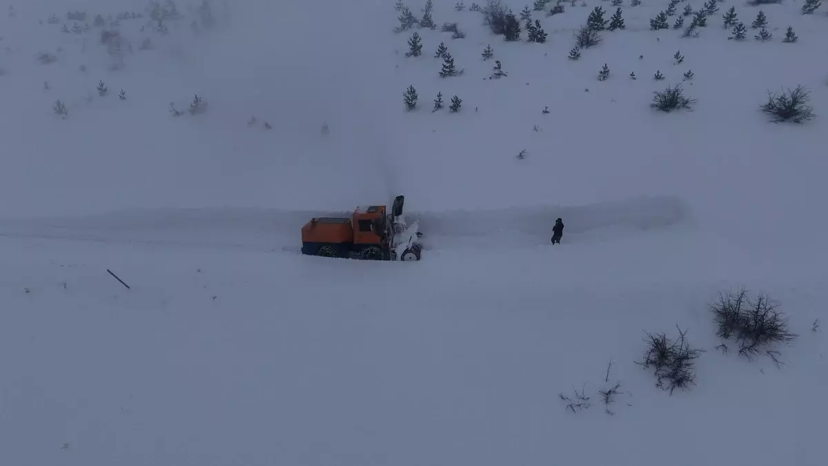 Elazığ'da 113 köy yolu kardan kapandı