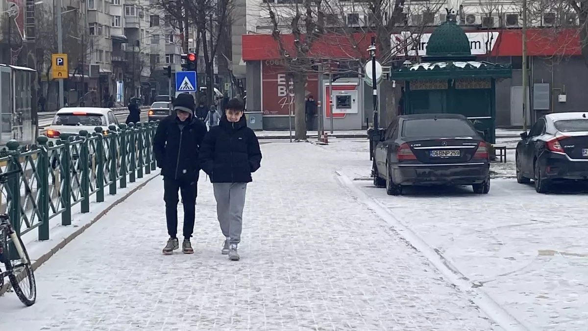 Eskişehir'de kar yağışı etkili oldu