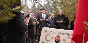 Güdül Kaymakamı Akar, şehit polisin ailesini ve kabrini ziyaret etti