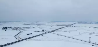 Güneydoğu'da etkili olan kar yağışı çiftçiyi sevindirdi