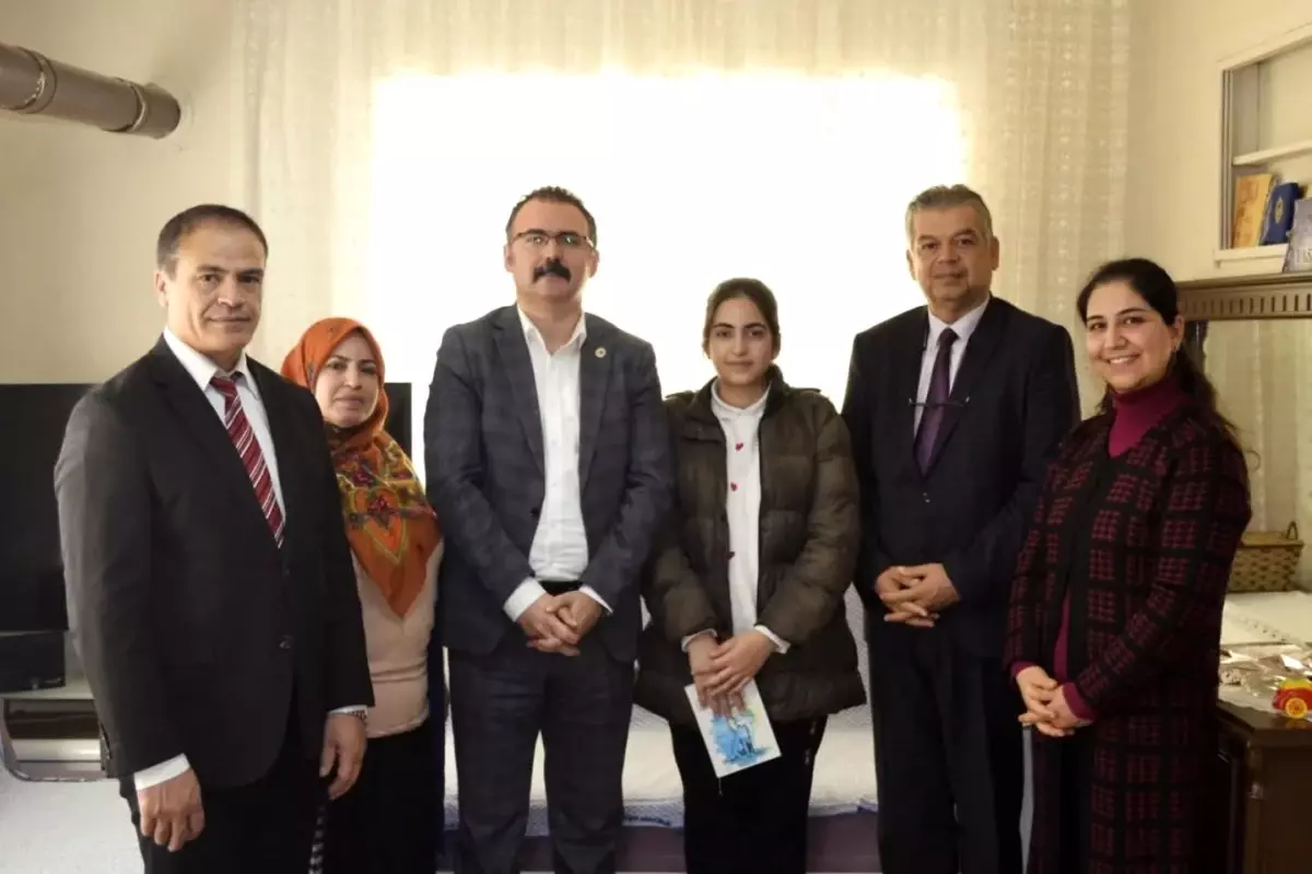 Kaymakam Ateş, öğrencilerin evine misafir oldu