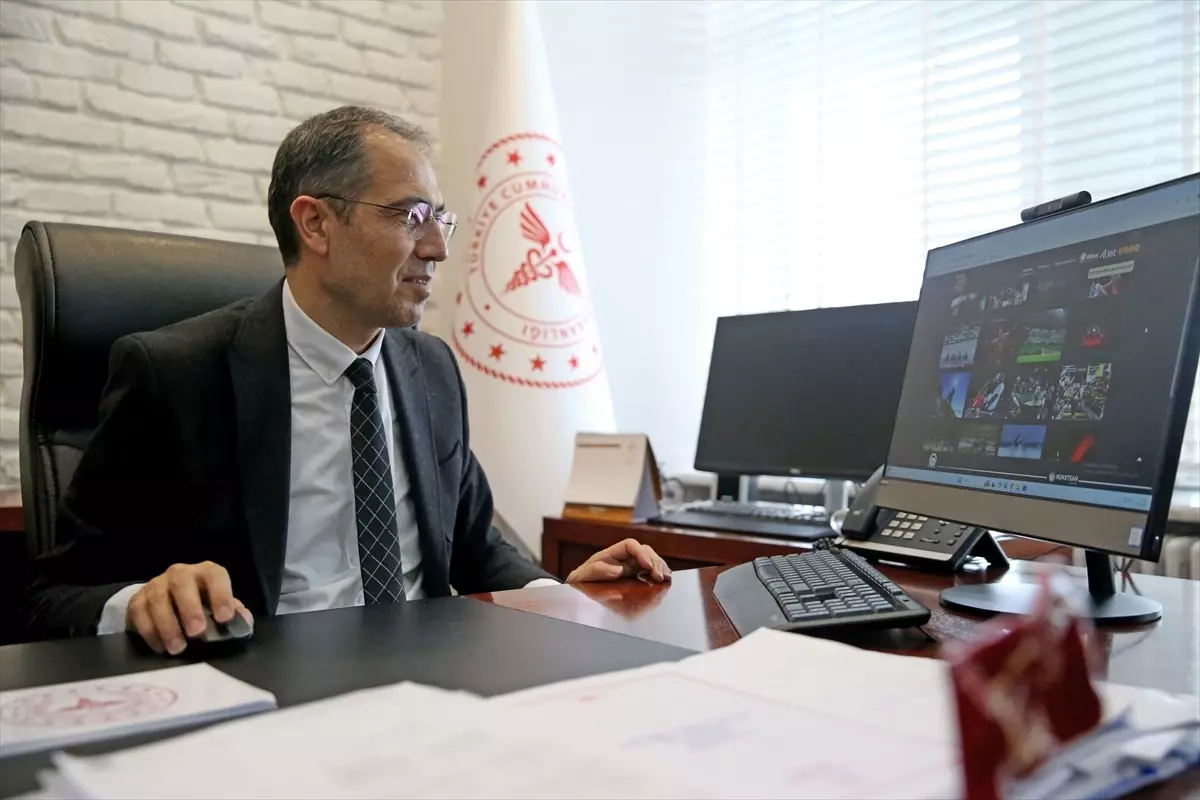 Kayseri İl Sağlık Müdürü Erşan, AA'nın "Yılın Kareleri" oylamasına katıldı