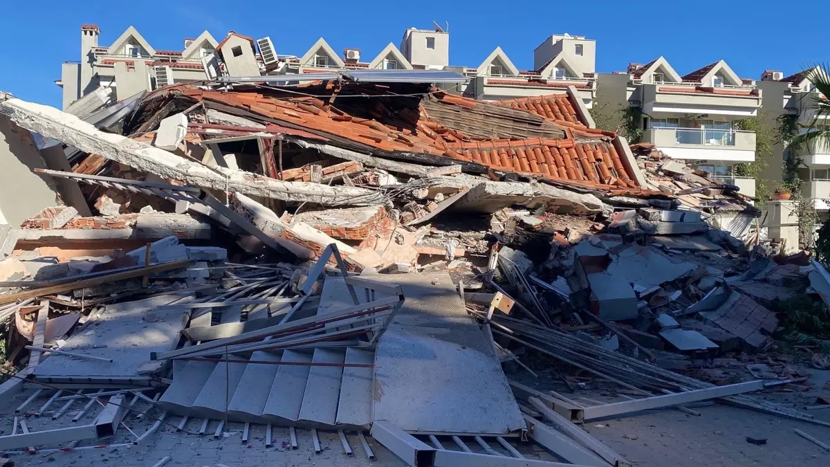 Muğla'da 5 Katlı Apart Otel Çöktü