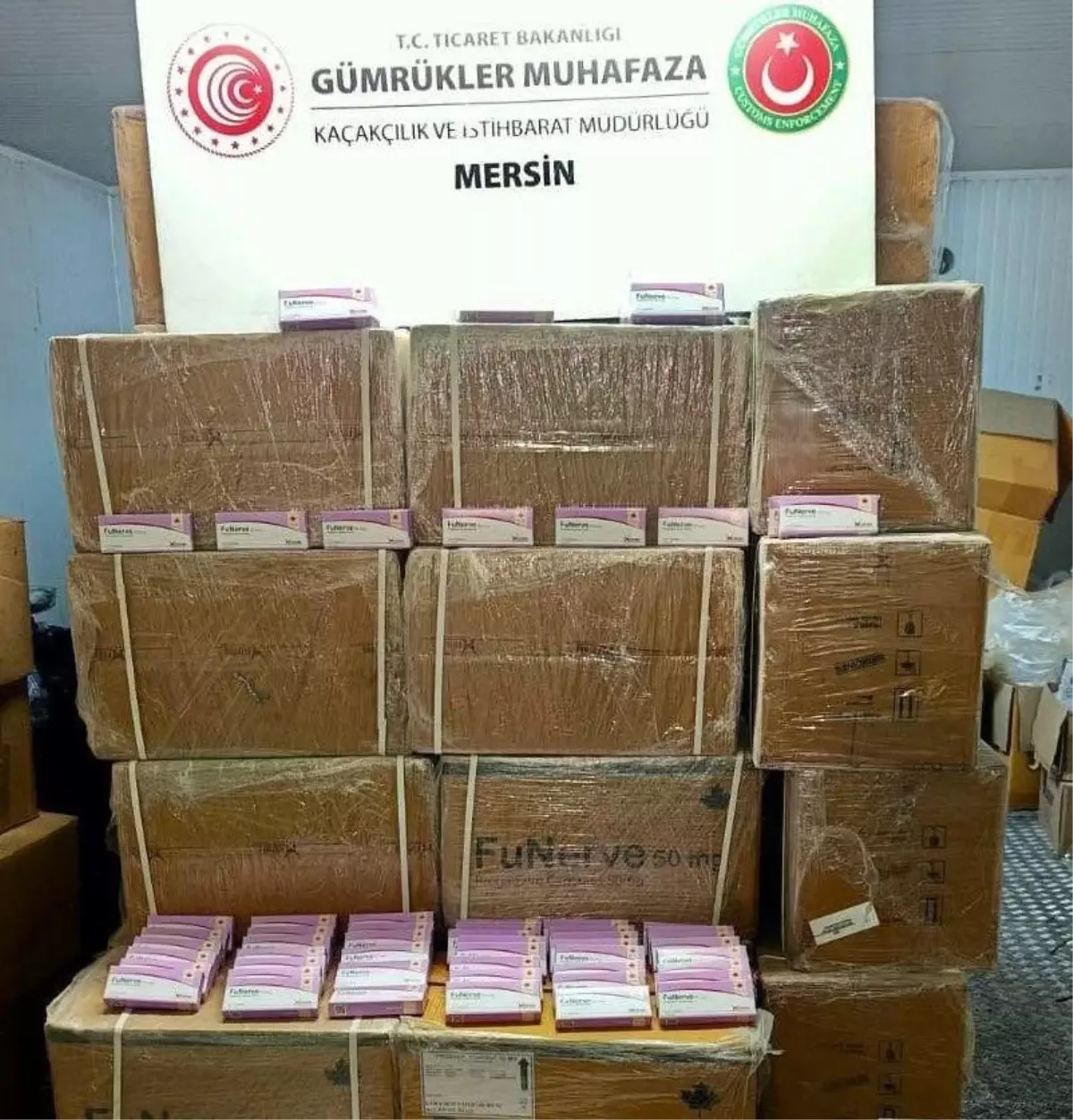 Mersin Limanı'nda 280 bin sentetik hap ele geçirildi