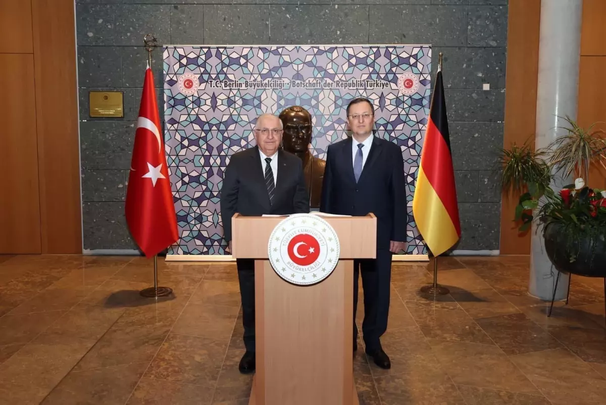 Milli Savunma Bakanı Güler, Almanya'da