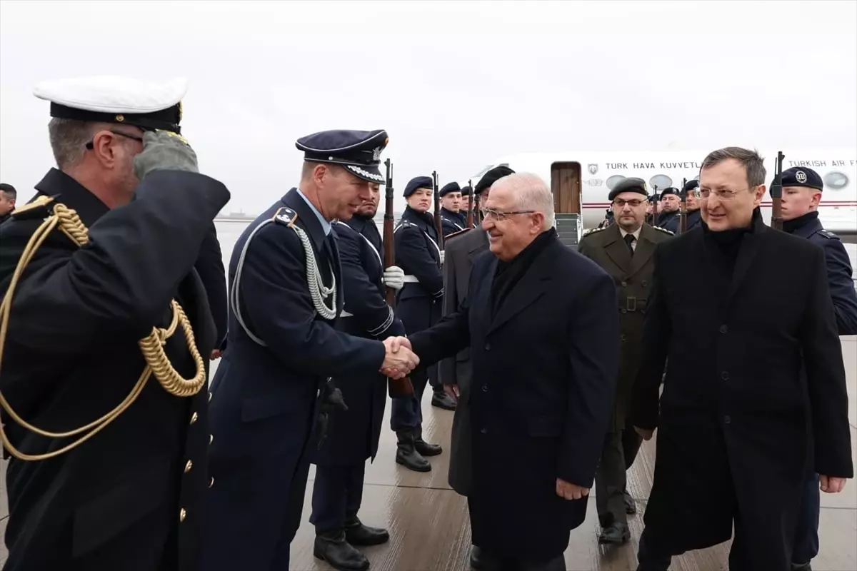 Milli Savunma Bakanı Güler, Türkiye'nin Berlin Büyükelçisi Turan'ı ziyaret etti