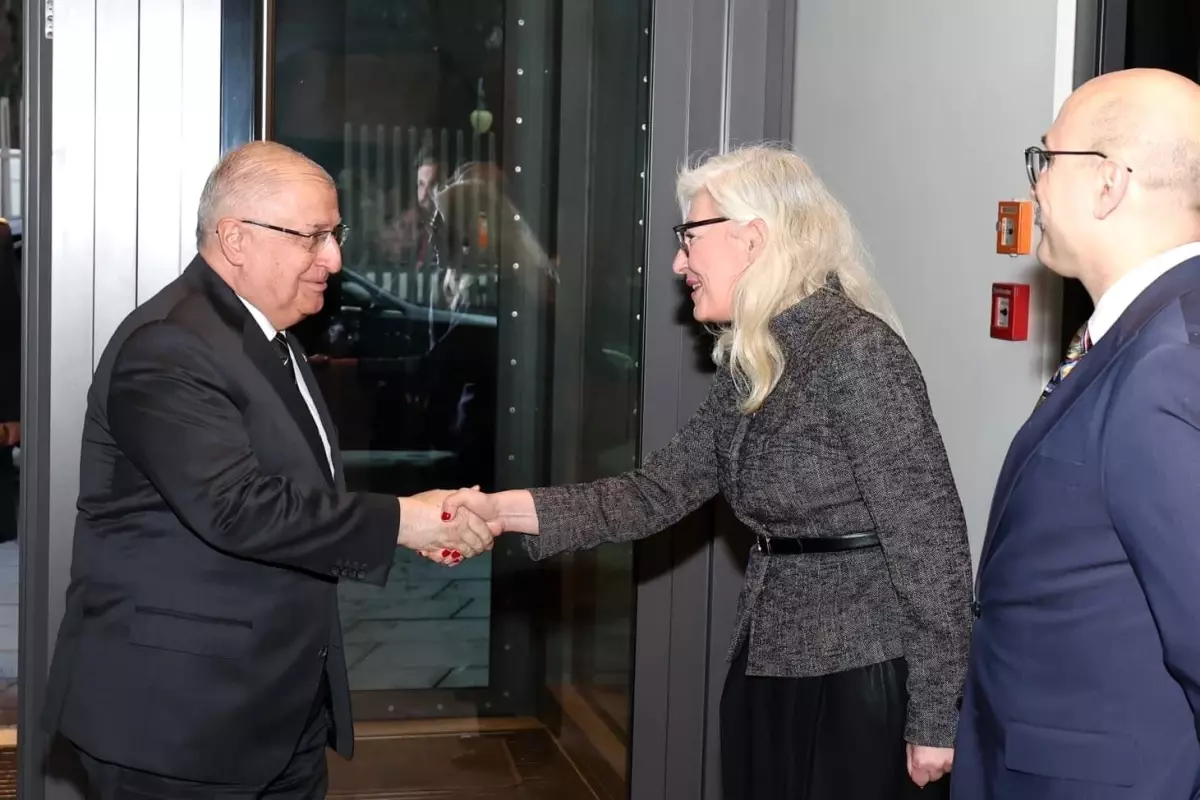 Milli Savunma Bakanı Güler, Türkiye'nin Berlin Büyükelçiliği'ni ziyaret etti