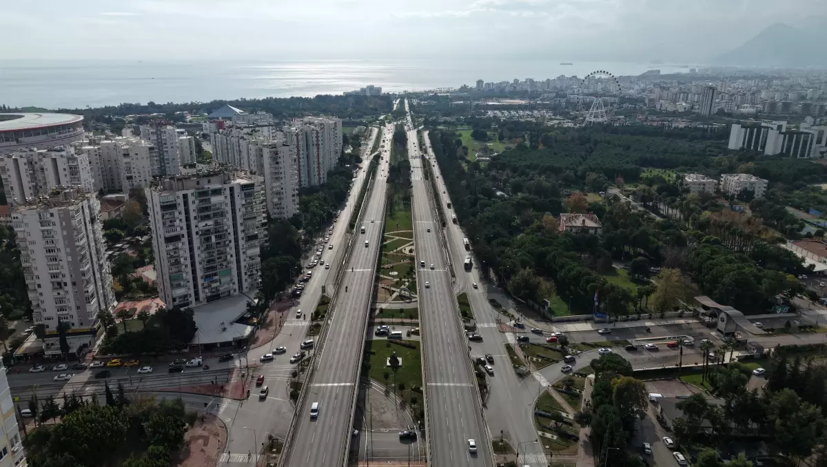Antalya'da Dumlupınar Bulvarı'nın Kapatılması Kararı: Mirasçılar Çözüm Arıyor