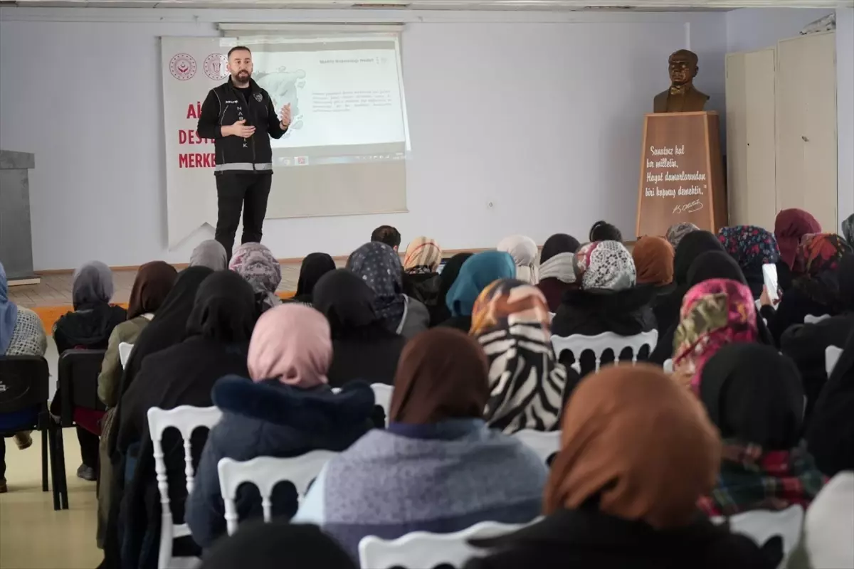 Muş polisi uyuşturucuyla mücadele kapsamında kadınlara eğitim verdi