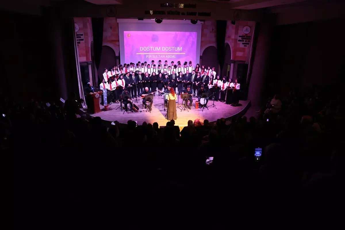 Nevşehir'de meslek lisesi öğrencileri Anadolu türkülerini seslendirdi