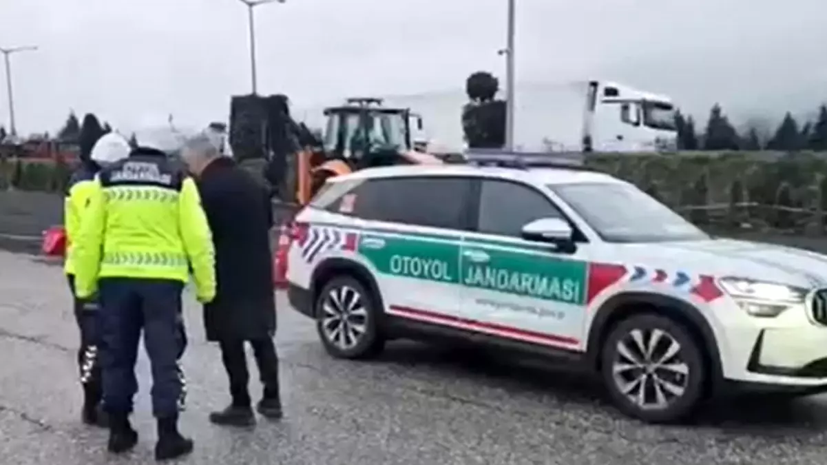 Otoyolda yasak yerden dönüş yapan otobüs sürücüsüne ceza