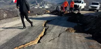 Silifke ilçesinde iki mahalleyi bağlayan yol heyelan nedeniyle ulaşıma kapatıldı