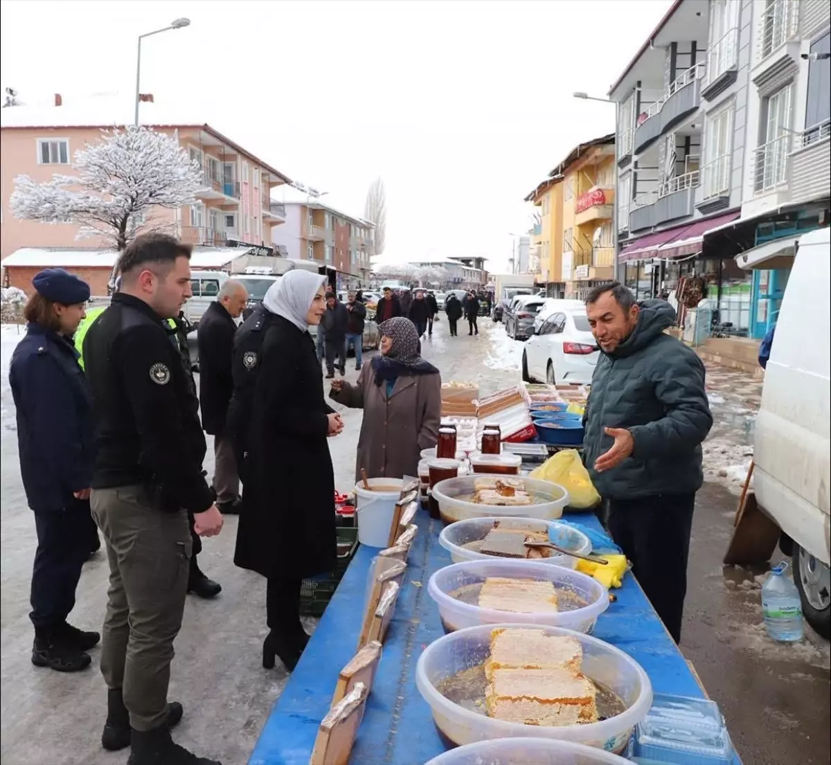 Sulusaray Kaymakamı Safiye Orhan, pazar yerini ziyaret etti