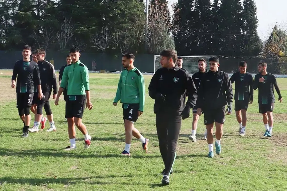 Tarihinde ilk kez amatöre düşen Denizlispor'a burada da rahat yok