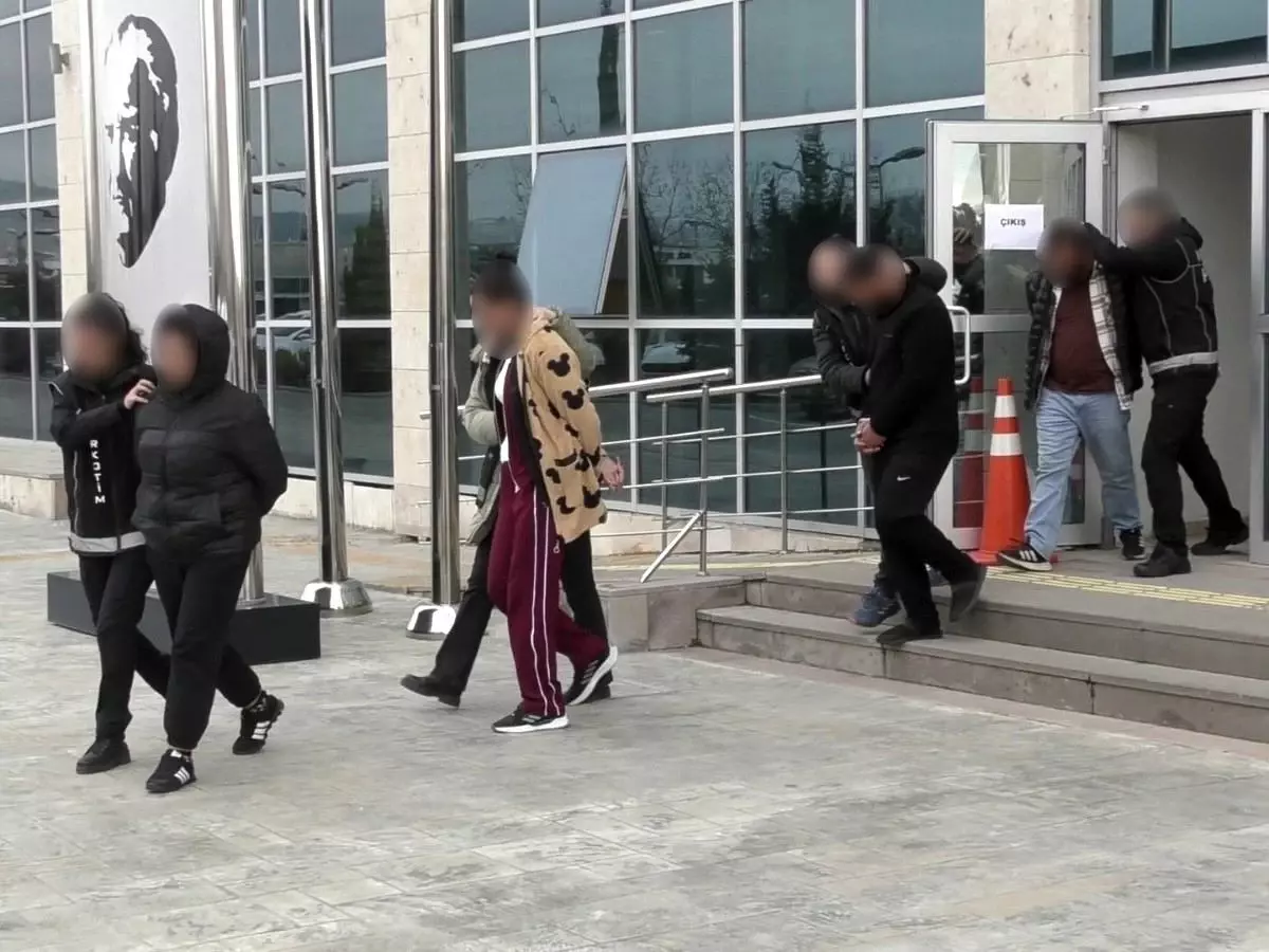 Uşak'ta uyuşturucu operasyonunda 2 kişi tutuklandı