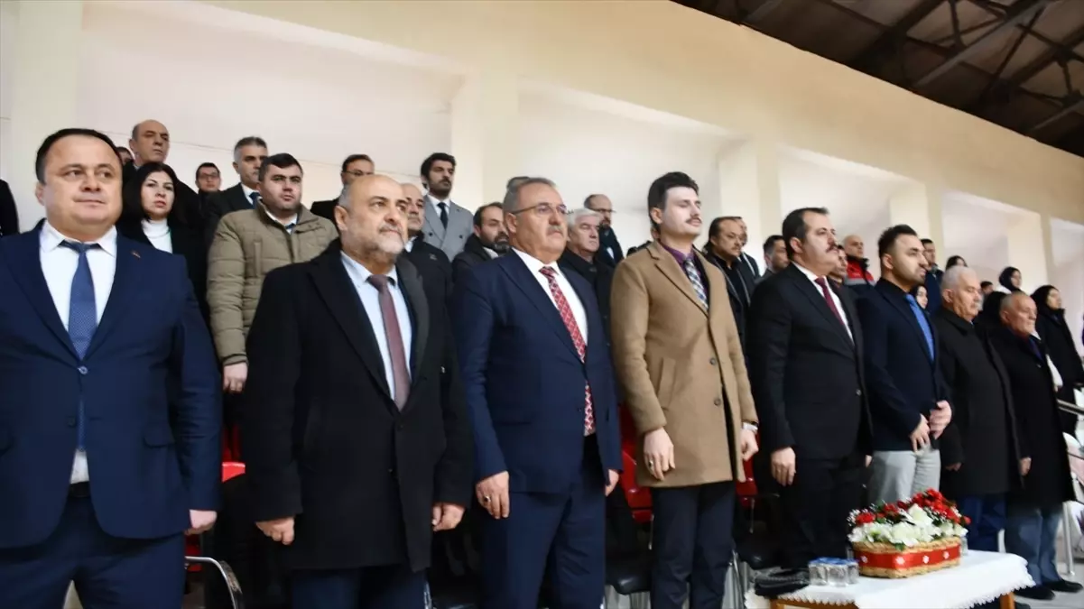 Vezirköprü'de okul sporlarında dereceye giren öğrencilere ödül