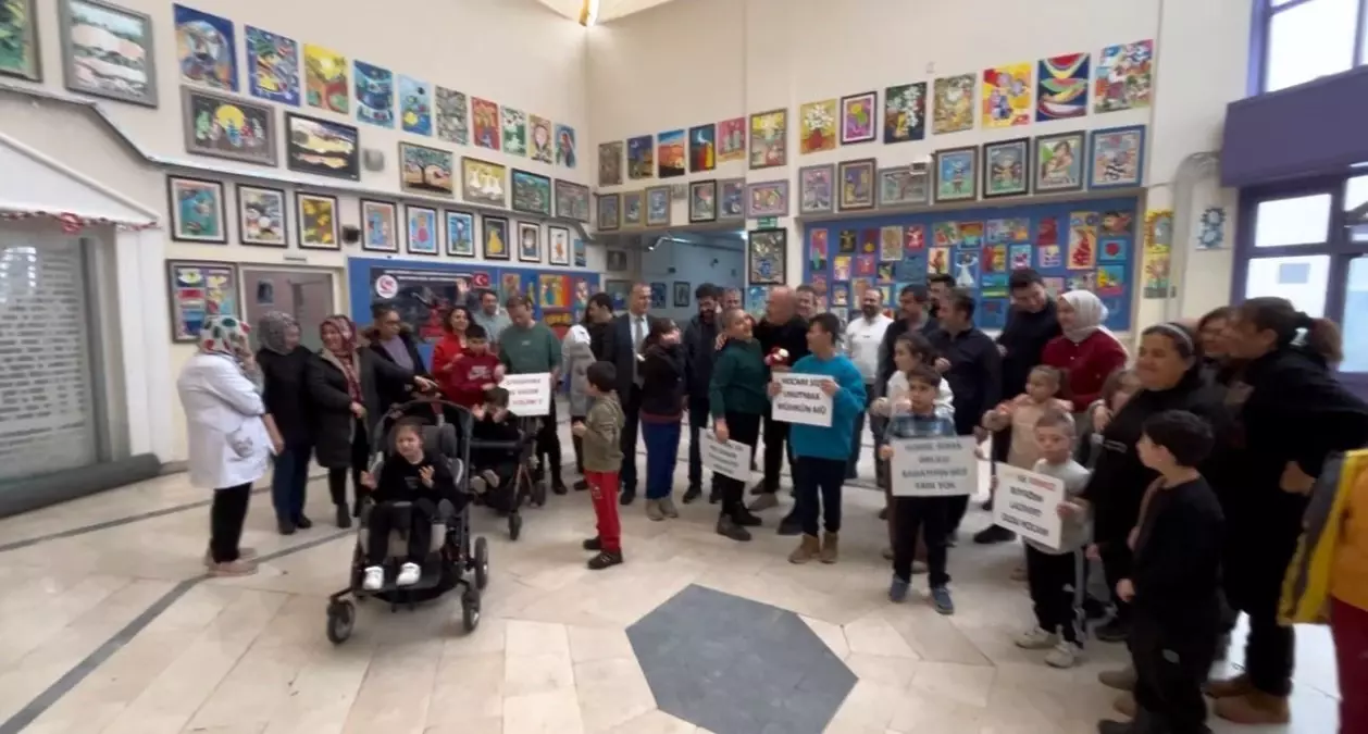 41 yıllık öğretmene alkışlı ve çiçekli veda