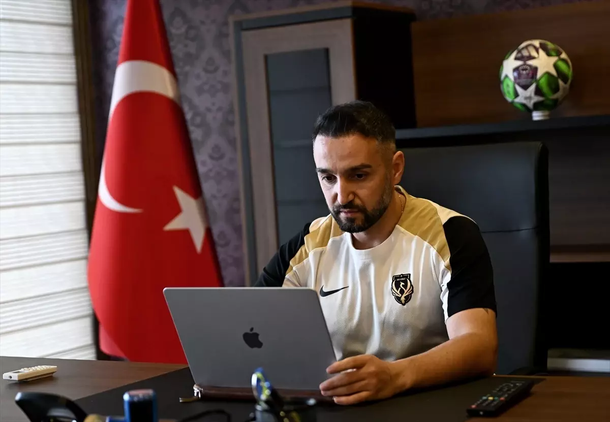 ABB FOMGET Teknik Direktörü Ali Eraslan AA'nın "Yılın Kareleri" oylamasına katıldı