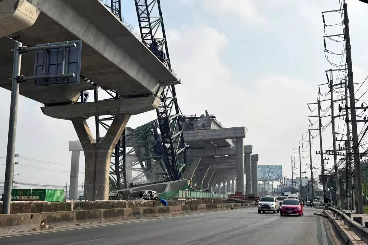 Albüm: Tayland'da İnşaat Vinci Devrildi: 2 Ölü