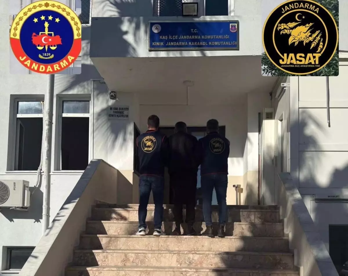 Antalya'da 40 yıl hapis cezası bulunan firari yakalandı