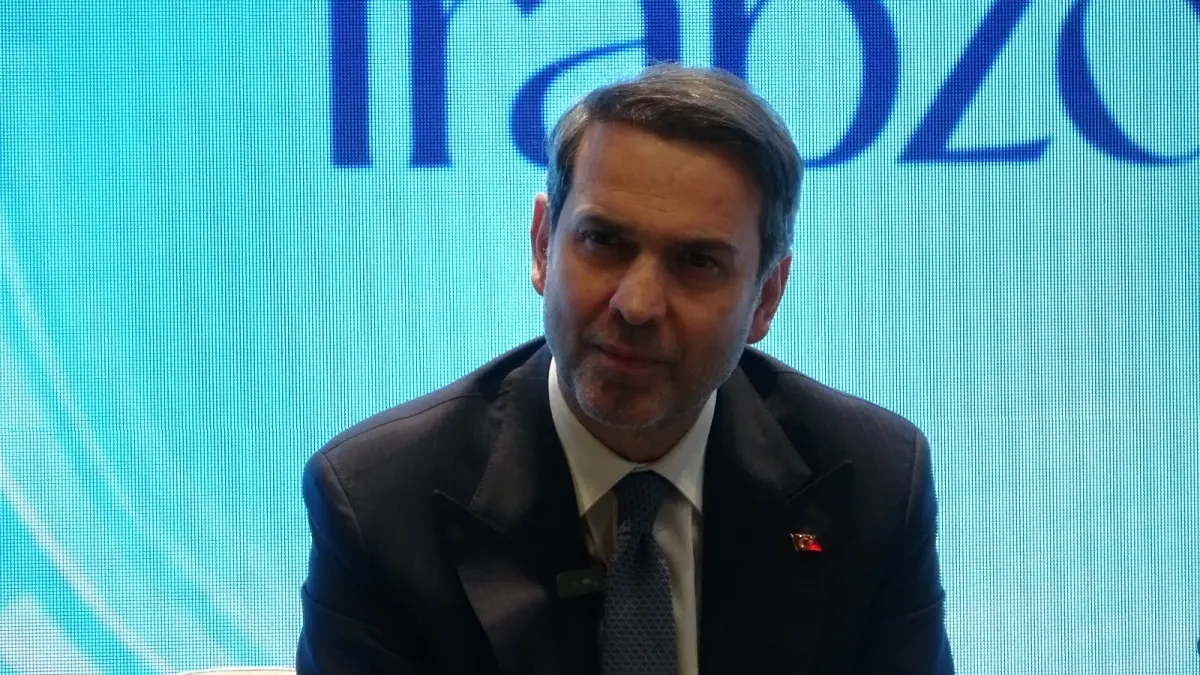 Bakan Bayraktar, Trabzon'da Gençlerle Bir Araya Geldi