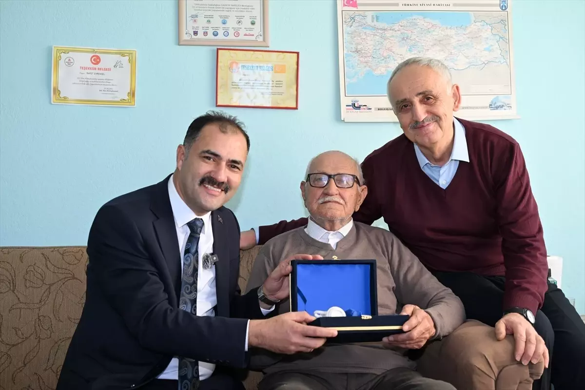 Demirci Belediye Başkanı Kara'dan yaşlılara kandil ziyareti